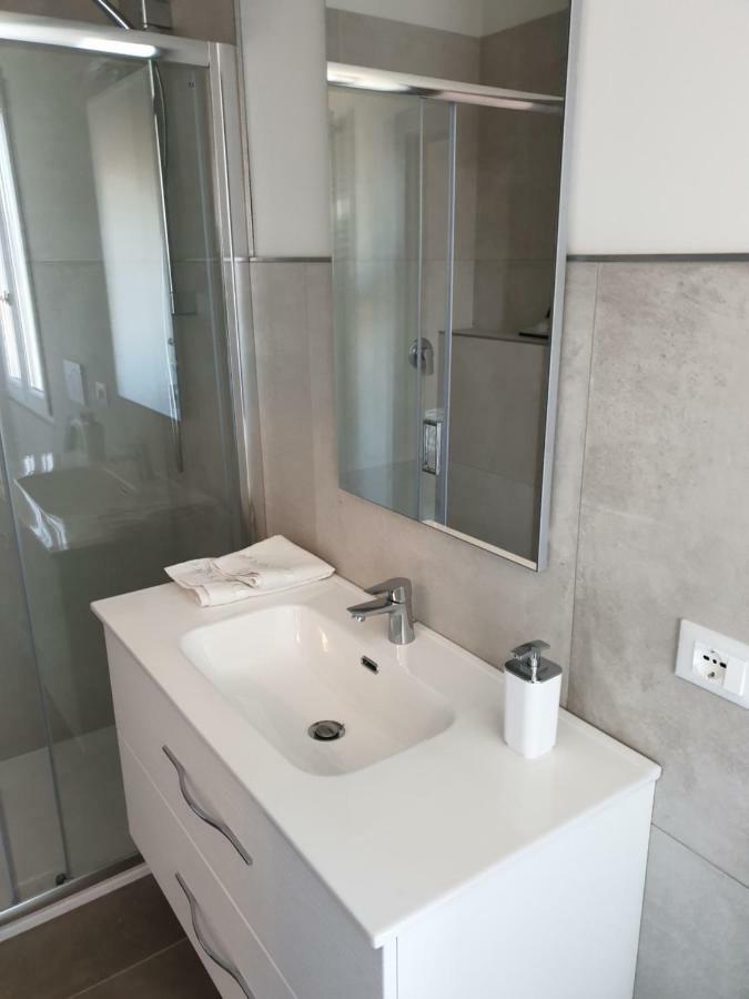 Sun Lake Apartments Desenzano del Garda Exterior foto